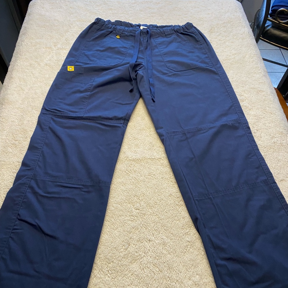 Wonder wink scrub pants. Navy blue. Size Medium Tall.
